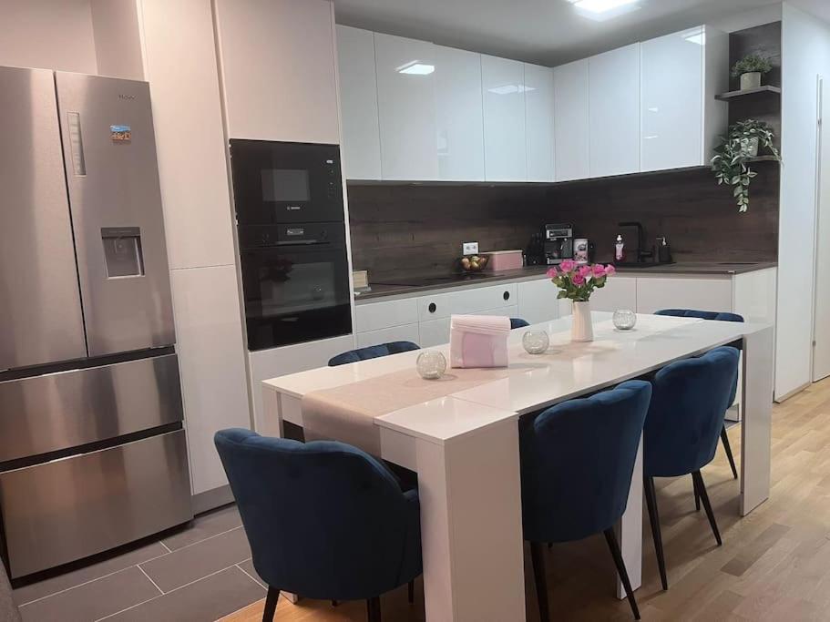 Apartment Gemuetliche 3sz-wohnung In 1220 Wien